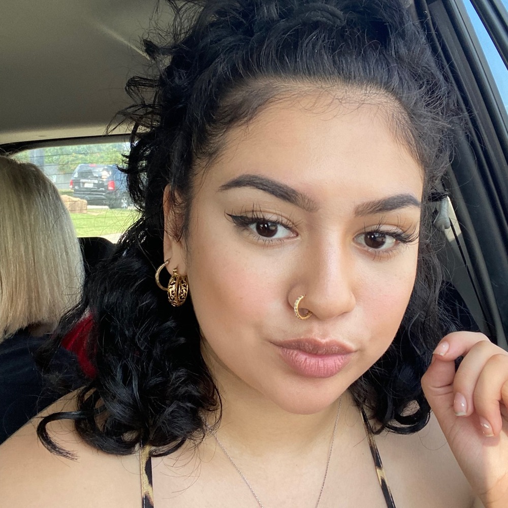 Meet your Posher, Odila